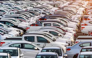Criza accesibilității ajunge în parcurile auto. Prețul mediu al unei mașini rulate depășește 30.000 de dolari