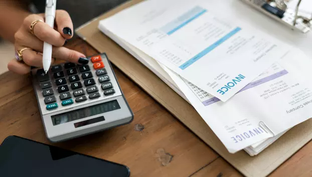 De ce cresc taxele. Deficitul, datoria și costurile statului împing nota de plată spre contribuabili
