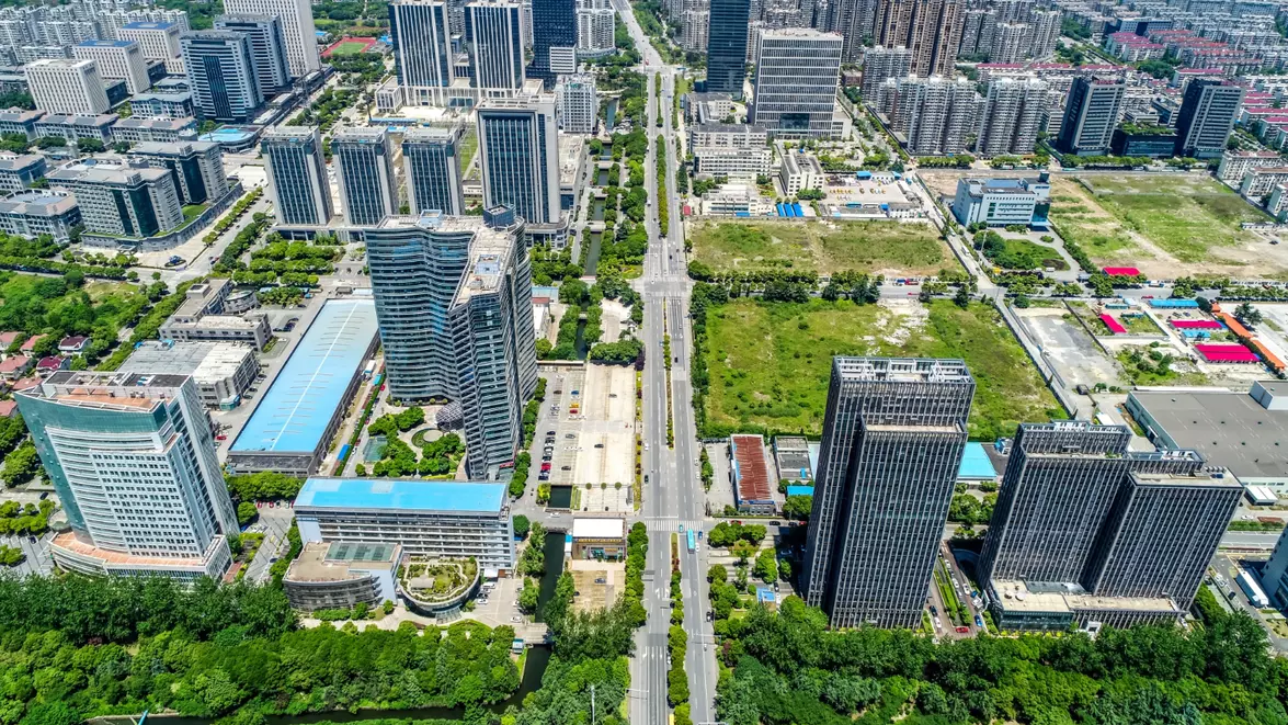 Noul Cod al Urbanismului schimbă regulile pe piața terenurilor. Locuințele ar putea deveni mai scumpe