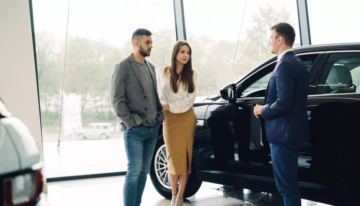 Afacerile din comerțul auto cresc cu 14,2% în august. Primele opt luni rămân însă pe minus