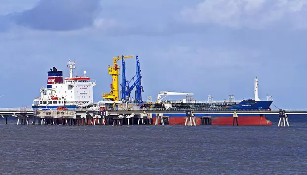 Prețul petrolului scade pe fondul discuțiilor Iran-Oman. Țițeiul Brent a ajuns la 79,12 dolari pe baril