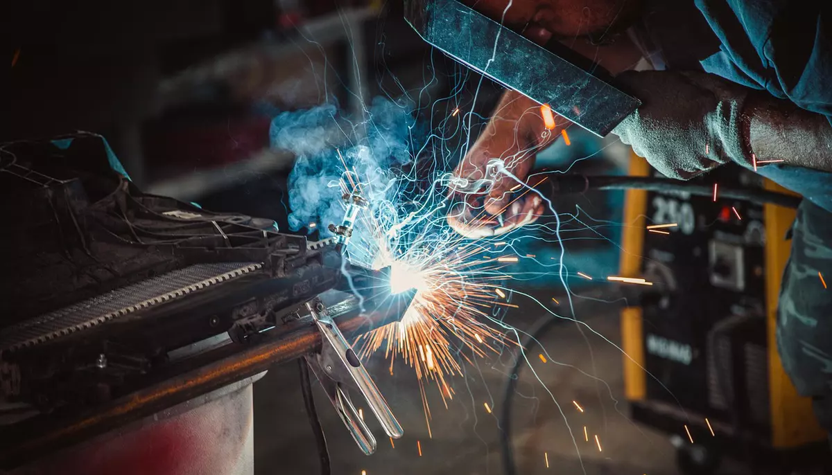 Industria României scade cu 3,3% în cinci luni. Sectorul prelucrător trage economia în jos