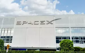 Acțiunile SpaceX ar putea scădea din nou. Peste 911 milioane de titluri pot fi vândute după expirarea restricțiilor de la listare