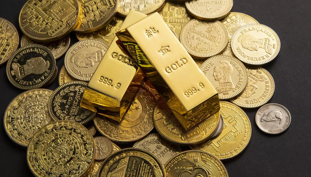 Prețul aurului urcă cu 2,4%, iar cel al argintului cu 6,3%. Piața metalelor prețioase rămâne sub presiune