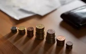 Dobânda titlurilor de stat pe termen lung a urcat la 7,10%. Criza politică actuală scumpește datoria publică
