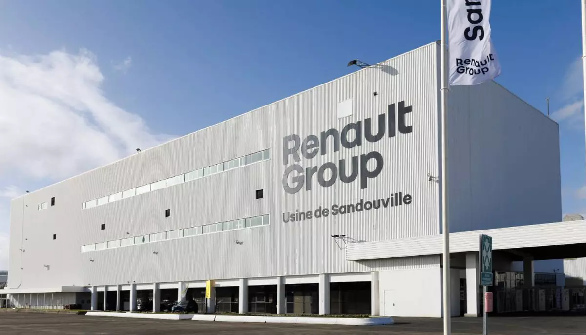 Renault taie până la 2.400 de posturi din inginerie în 2 ani. România intră în ecuația unui plan făcut sub presiunea Chinei