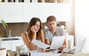 Credit cu dobândă fixă sau variabilă. Ceea ce alegi îți poate schimba rata lunară și bugetul familiei