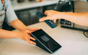 Paysera lansează o platformă POS pentru comercianții din România. Nicio afacere nu mai poate refuza o plată electronică