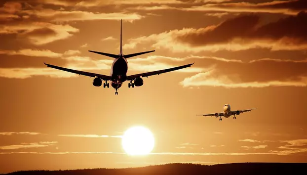 Traficul aerian crește cu 7,8%, dar rutele slabe dispar. De ce companiile taie zboruri într-o piață în urcare