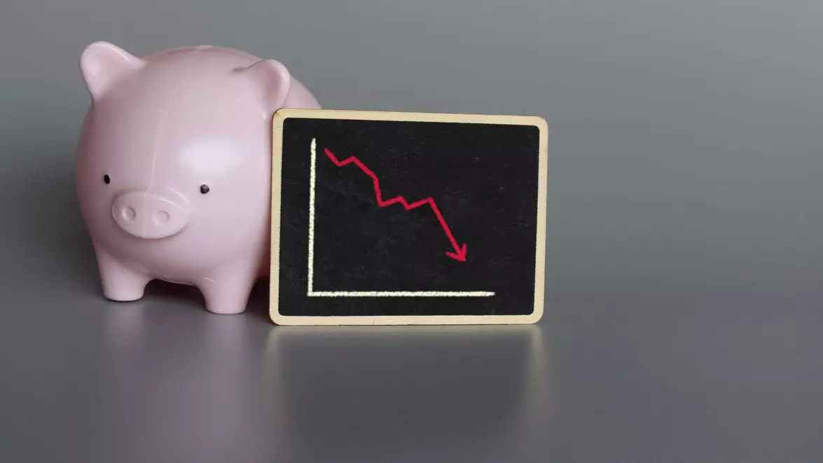 Ce este recesiunea economică și cum apare. Fenomenul  încetinește economia și afectează investițiile și siguranța financiară