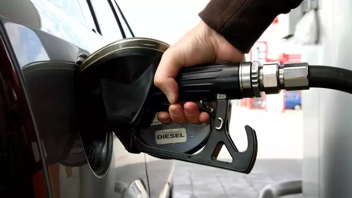 Încă o scumpire a carburanților, azi. În marile rețele, motorina ajunge la 9,98 lei pe litru, iar benzina trece de 9,10 lei