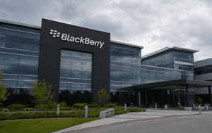 Acțiunile BlackBerry s-au dublat într-un an. Compania care a pierdut lupta telefoanelor mizează acum pe mașini și roboți