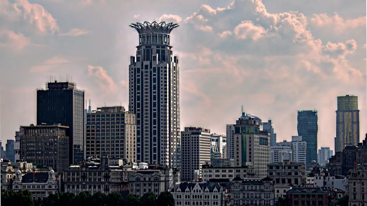 Dezechilibrele economiei Chinei se accentuează. Vânzările cu amănuntul au scăzut pentru prima dată în mai bine de trei ani