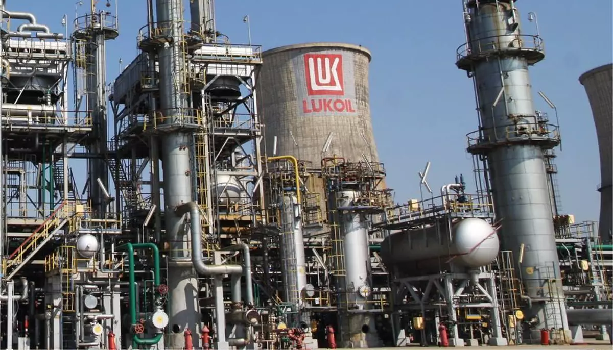 Petrotel ar putea reporni în 45 de zile după o derogare obținută din SUA. Rafinăria asigură 21% din producția națională de carburanți