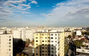 Cererea pentru apartamente crește în marile orașe. În București, prețurile pornesc de la aproximativ 1.500 euro/mp 