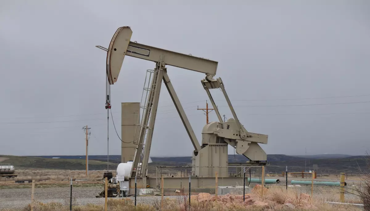 Petrolul scade cu aproape 3%. Cererea slabă bate, pentru moment, riscul din Strâmtoarea Ormuz