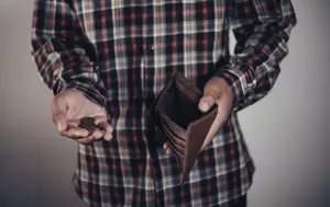 Salariul care nu acoperă costul vieții. De ce milioane de angajați rămân în sărăcie, deși au un loc de muncă
