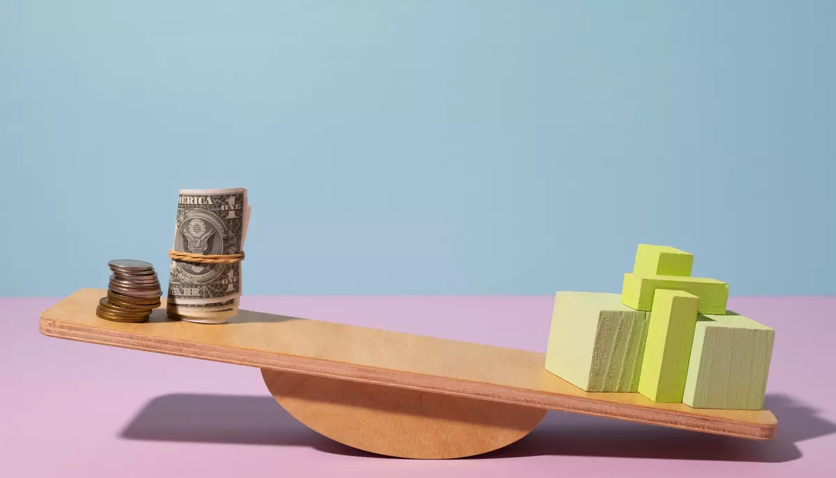 Balanța comercială începe să se echilibreze. Deficitul s-a redus cu 15,6% în primele două luni