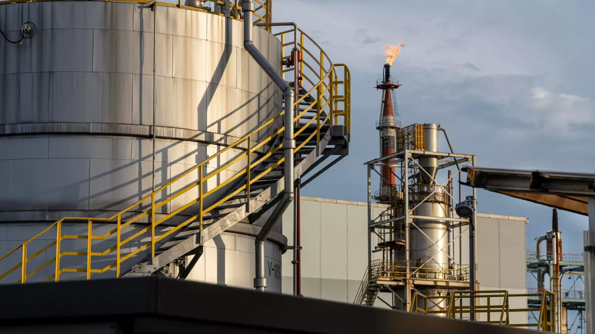 Guvernul prelungește obligația operatorilor de a menține stocurile petroliere. Rezervele de stat rămân deocamdată doar pe hârtie