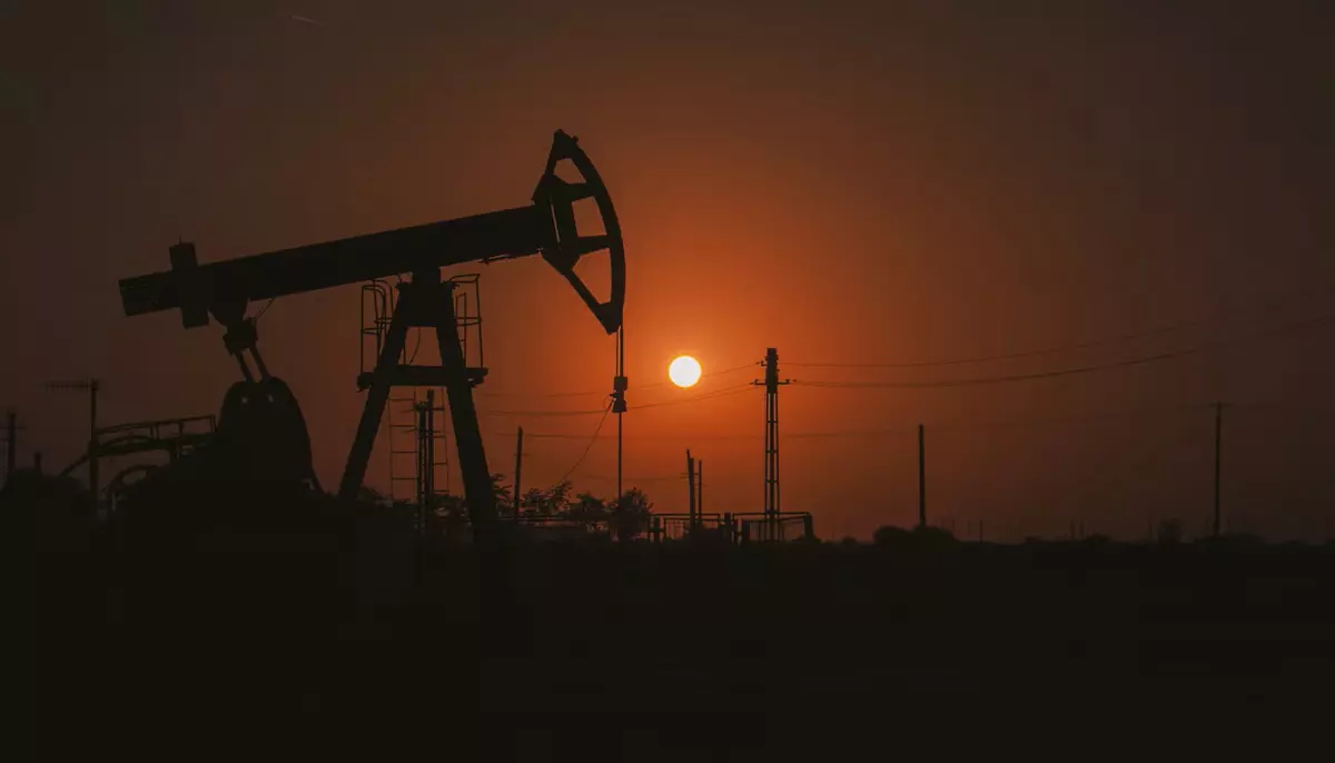 Petrolul urcă puternic după noua escaladare dintre SUA și Iran. Brent câștigă 7,1% într-o săptămână