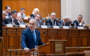 Premierul Ilie Bolojan: „Orice dezvoltare a fotovoltaicului fără capacități de stocare înseamnă, practic, îmbolnăvirea sistemului”