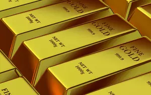 Prețul aurului pierde 3,8% într-o săptămână. Dolarul puternic și Fed-ul dur lovesc în valoarea metalului galben