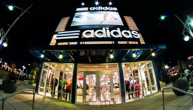 Acțiunile Adidas scad cu 17%. Campania pentru Cupa Mondială a crescut cheltuielile de marketing cu 30%