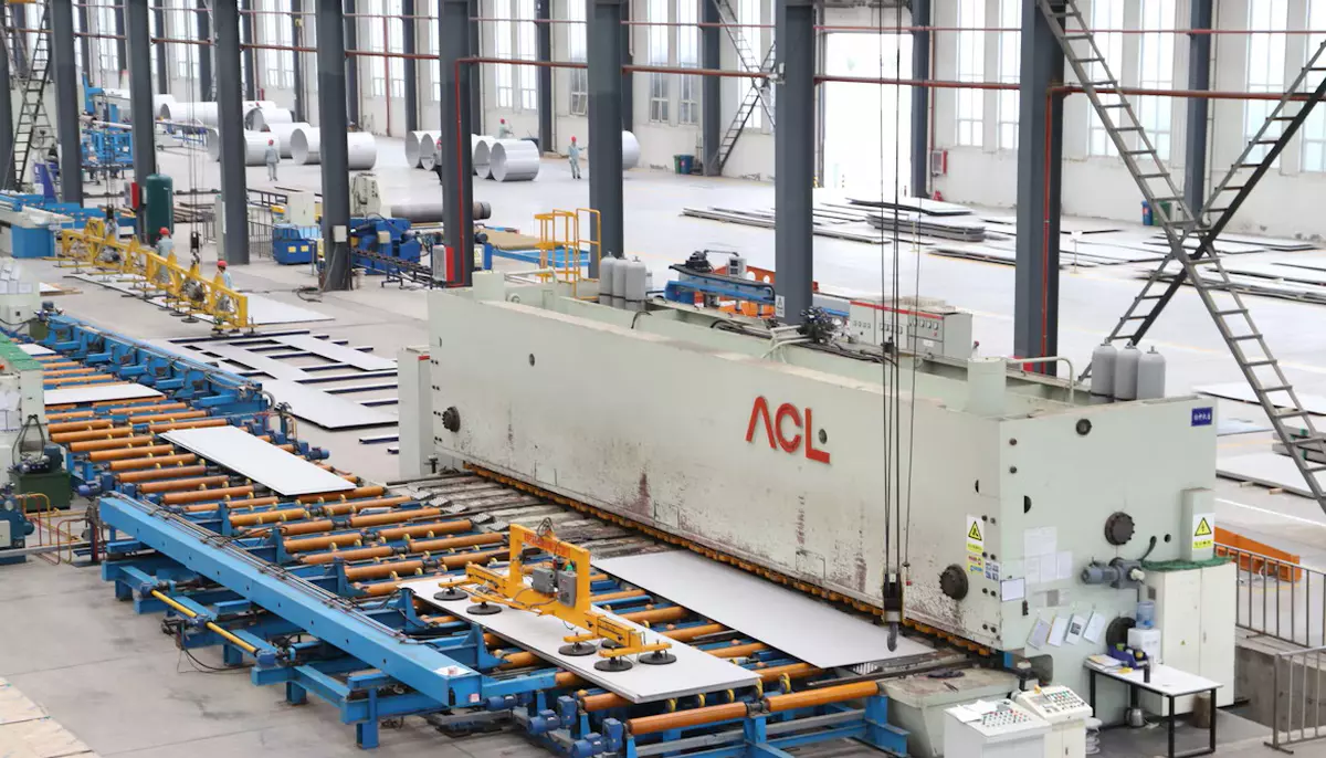 Inflația care încă nu a ajuns la raft. Fabricile au scumpit cu 11,8%, rafinăriile cu 68,57%