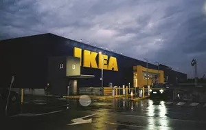 Povestea IKEA a început cu vânzarea de pixuri și ceasuri. Afacerea suedeză a schimbat modul în care oamenii cumpără mobilă