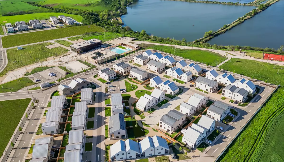 Încep lucrările la 89 de case noi în ansamblul Liziera de Lac. Prețurile pornesc de la 159.000 de euro plus TVA