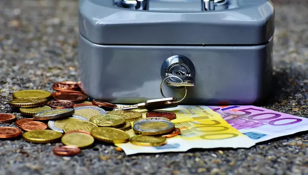 Strategia optimă pentru plățile în străinătate. Cum poți să obții bani locali în vacanță, fără să pierzi prea mult prin comisioane