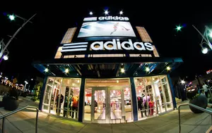 Acțiunile Adidas scad cu 17%. Campania pentru Cupa Mondială a crescut cheltuielile de marketing cu 30%