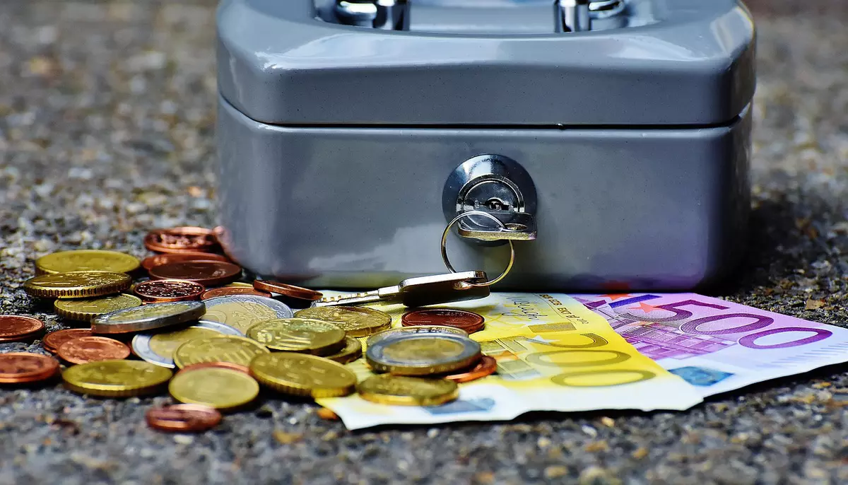 Strategia optimă pentru plățile în străinătate. Cum poți să obții bani locali în vacanță, fără să pierzi prea mult prin comisioane