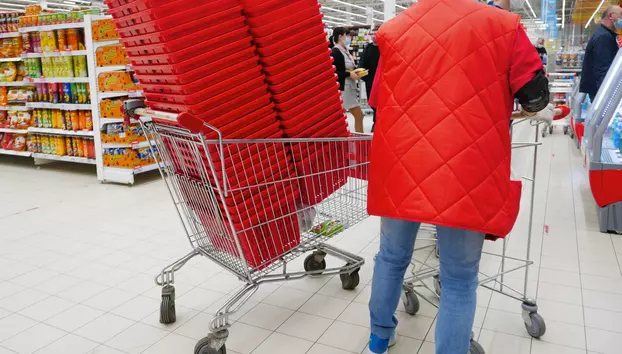 Retailul scade cu 5,5% în primele cinci luni. Consumatorul român taie din lista de cumpărături, iar economia pierde motorul care a ținut-o în mișcare