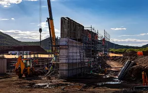 Piața construcțiilor a crescut cu aproape 12% în primele patru luni. Companiile riscă să rămână însă fără muncitori calificați