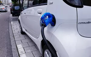 Interes uriaș pentru Programul Rabla Auto 2026. Fondurile destinate mașinilor electrice s-au epuizat în 10 zile de la lansare
