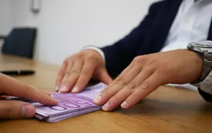 Intesa Sanpaolo Bank ajută IMM-urile să își refinanțeze creditele. Garanția poate ajunge până la 4 milioane de lei