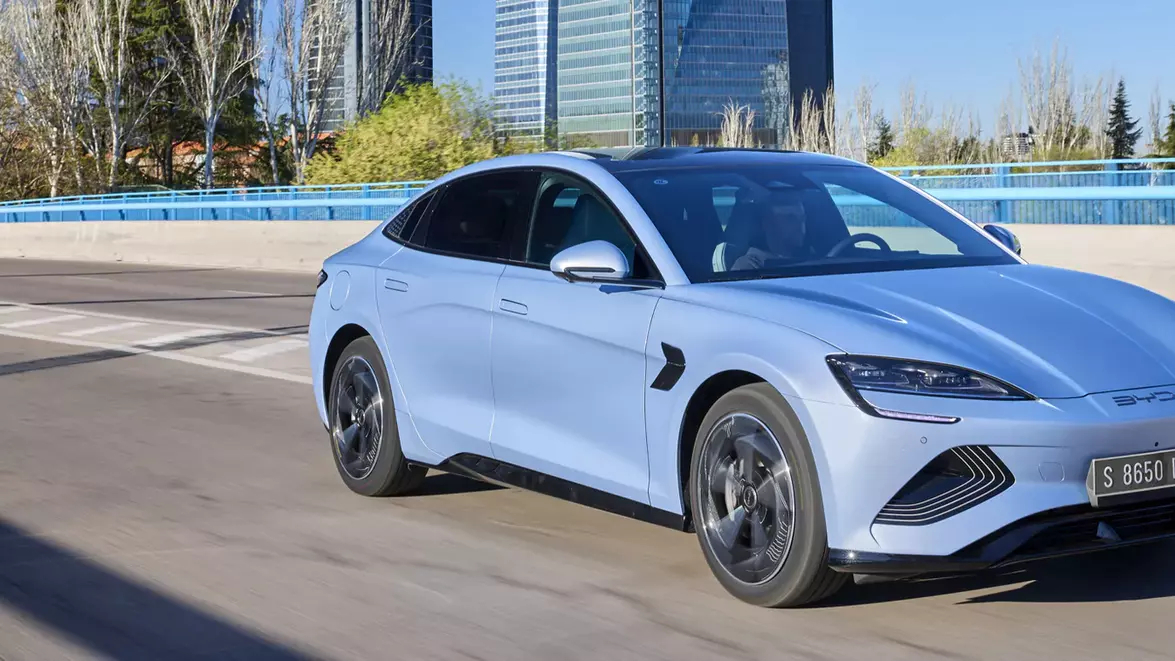 BYD își propune să exporte 1,5 milioane de mașini în 2026, deși profitul a scăzut