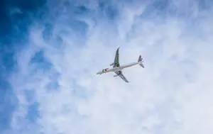 Companiile aeriene nu se grăbesc să ieftinească biletele după acordul SUA-Iran. Tarifele rămân ridicate