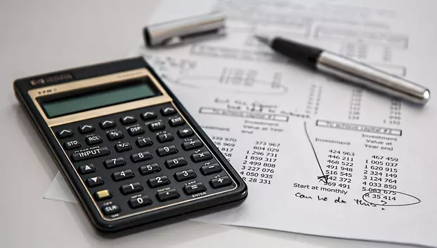 România se află în topul țărilor UE la capitolul taxe pe muncă. Cât din salariu este reținut de stat