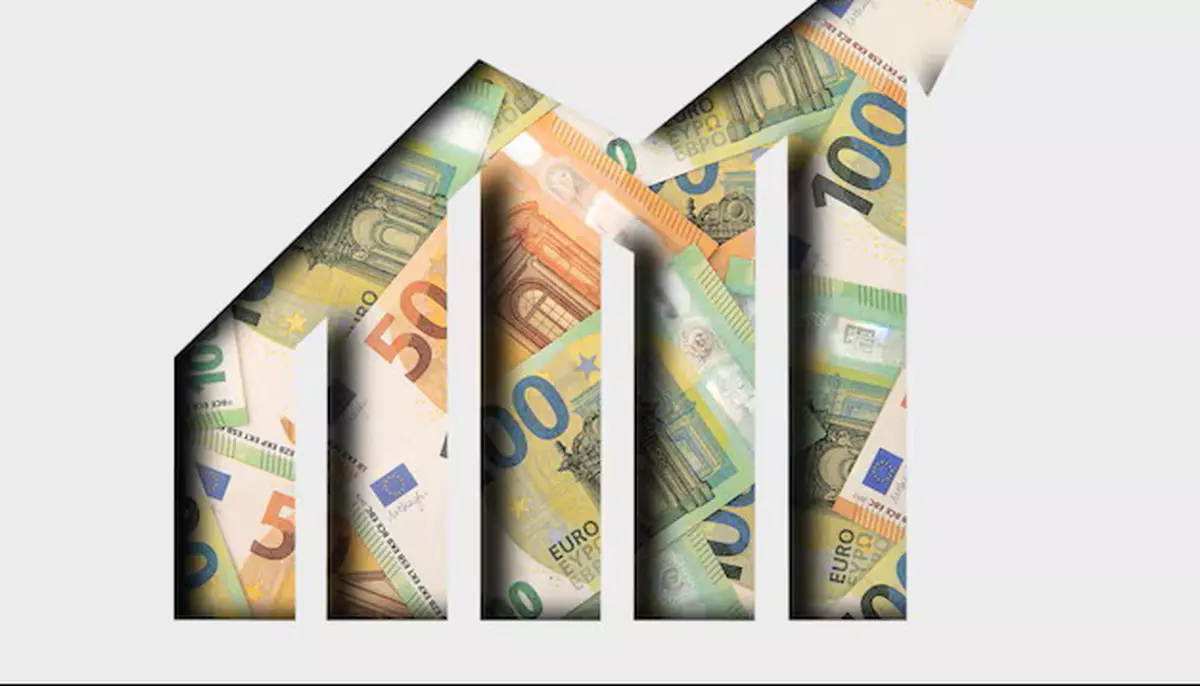Statul acordă o deducere de 400 de euro pentru investițiile la bursă. Cum funcționează noul stimulent fiscal și ce poate schimba pentru piața de capital