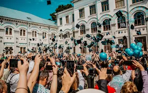 Expansiunea învățământului superior și valoarea diplomei pe piața muncii. Cum sunt distribuite costurile