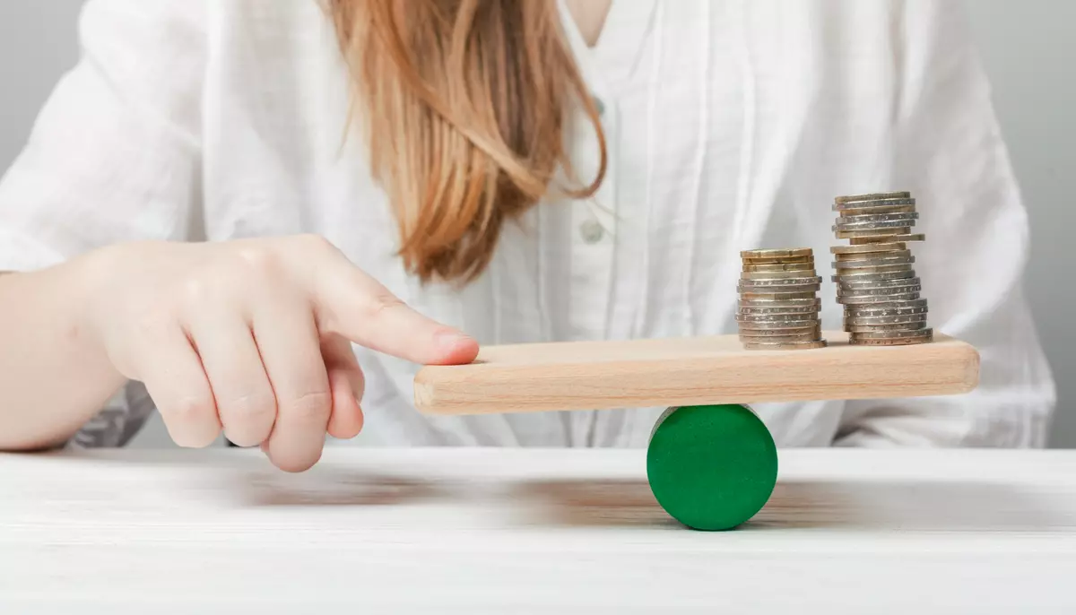 Creșteri salariale în martie 2026. IT-ul și industria tutunului rămân în top, însă salariile reale continuă să scadă