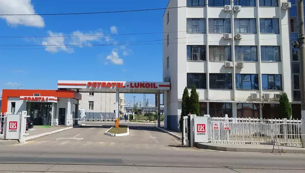 Facturi de 30-40 de milioane de euro, neplătite de Lukoil România. Mai multe firme românești depind de achitarea lucrărilor făcute anul trecut la rafinăria Petrotel