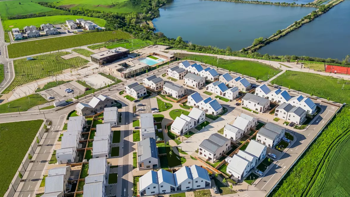 Încep lucrările la 89 de case noi în ansamblul Liziera de Lac. Prețurile pornesc de la 159.000 de euro plus TVA