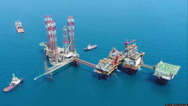 Cum a afectat criza petrolului evoluția OMV Petrom pe bursă? Randamentul este influențat de evoluția conflictului, dar și de deciziile guvernului