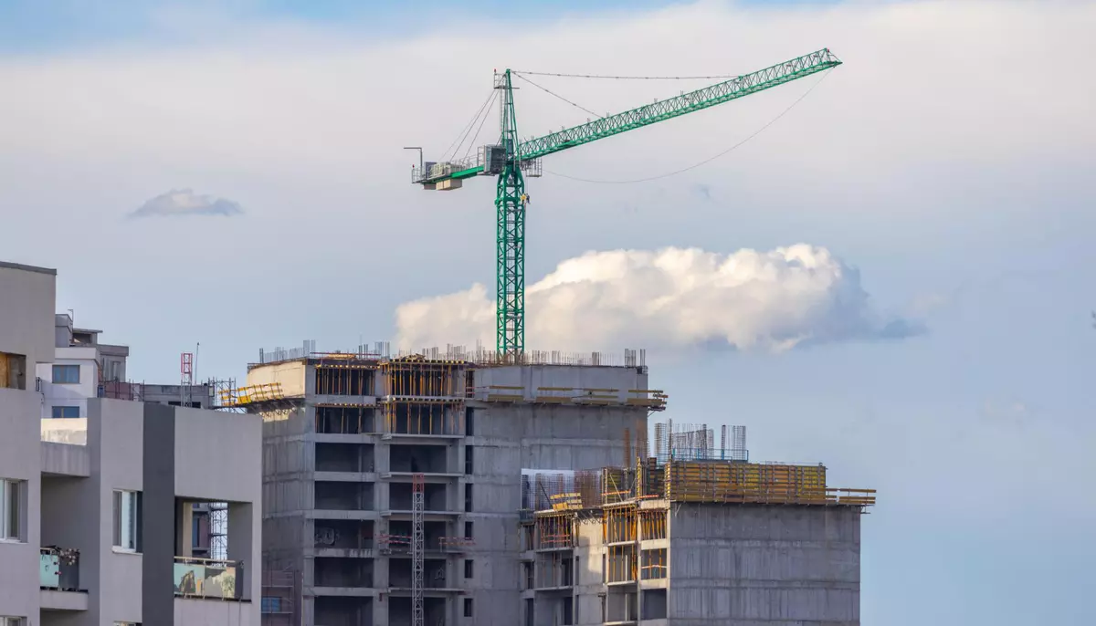 Piața construcțiilor crește în 2026, dar depinde încă de bani publici și fonduri europene. Saint-Gobain vede cinci riscuri majore
