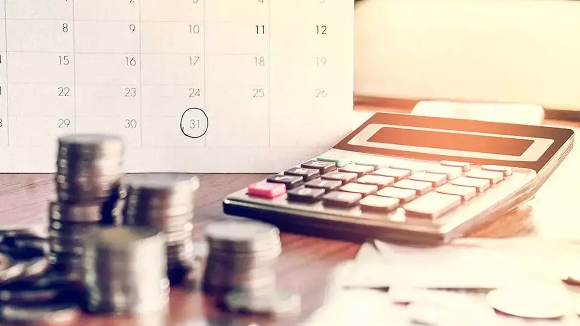 Câștigul salarial mediu net urcă la 5.557 lei în februarie 2026. Salariul real rămâne însă la 95% față de aceeași lună din 2025