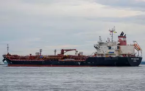 Petrolul rămâne peste 100 de dolari, deși exporturile cresc. Atacurile din Golf țin piața în tensiune