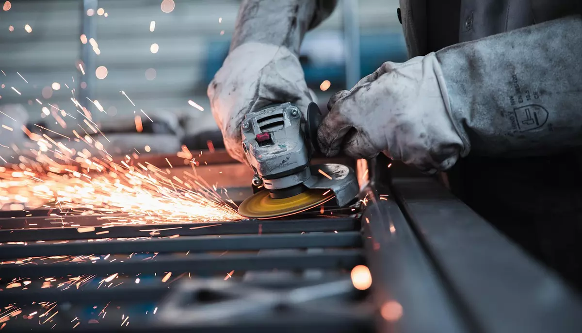 Comenzile noi din industria prelucrătoare au crescut cu 5% în iunie. Primul semestru a rămas sub nivelul din 2025